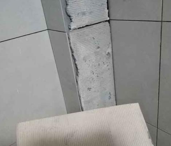天宁瓷砖空鼓维修公司分享下厨房瓷砖脱落的补救措施。